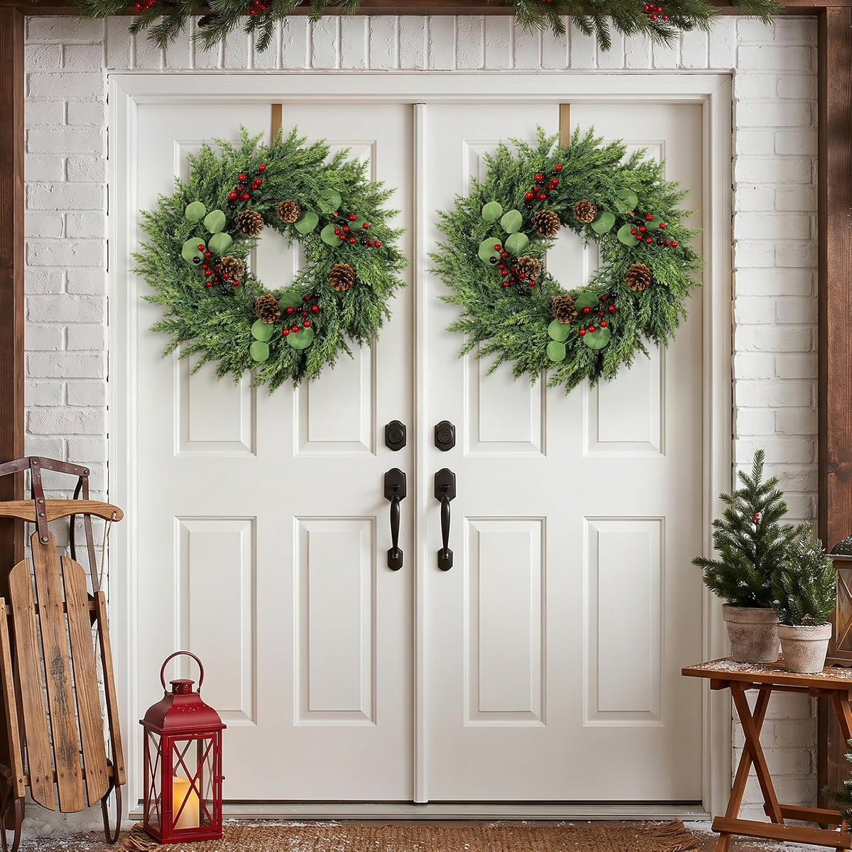 Christmas Decor, 24" Cedar Christmas Wreath with Pinecones